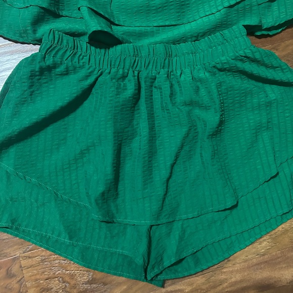 Green Two-Piece Set - Picture 2 of 4